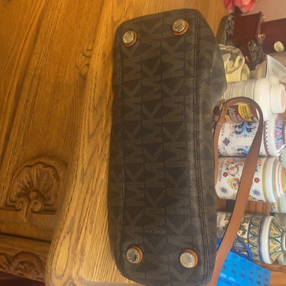 Michael Kors purse - Picture 15 of 16